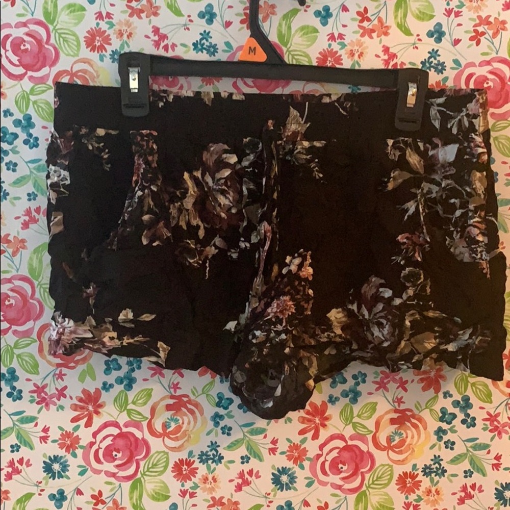 Floral comfy shorts